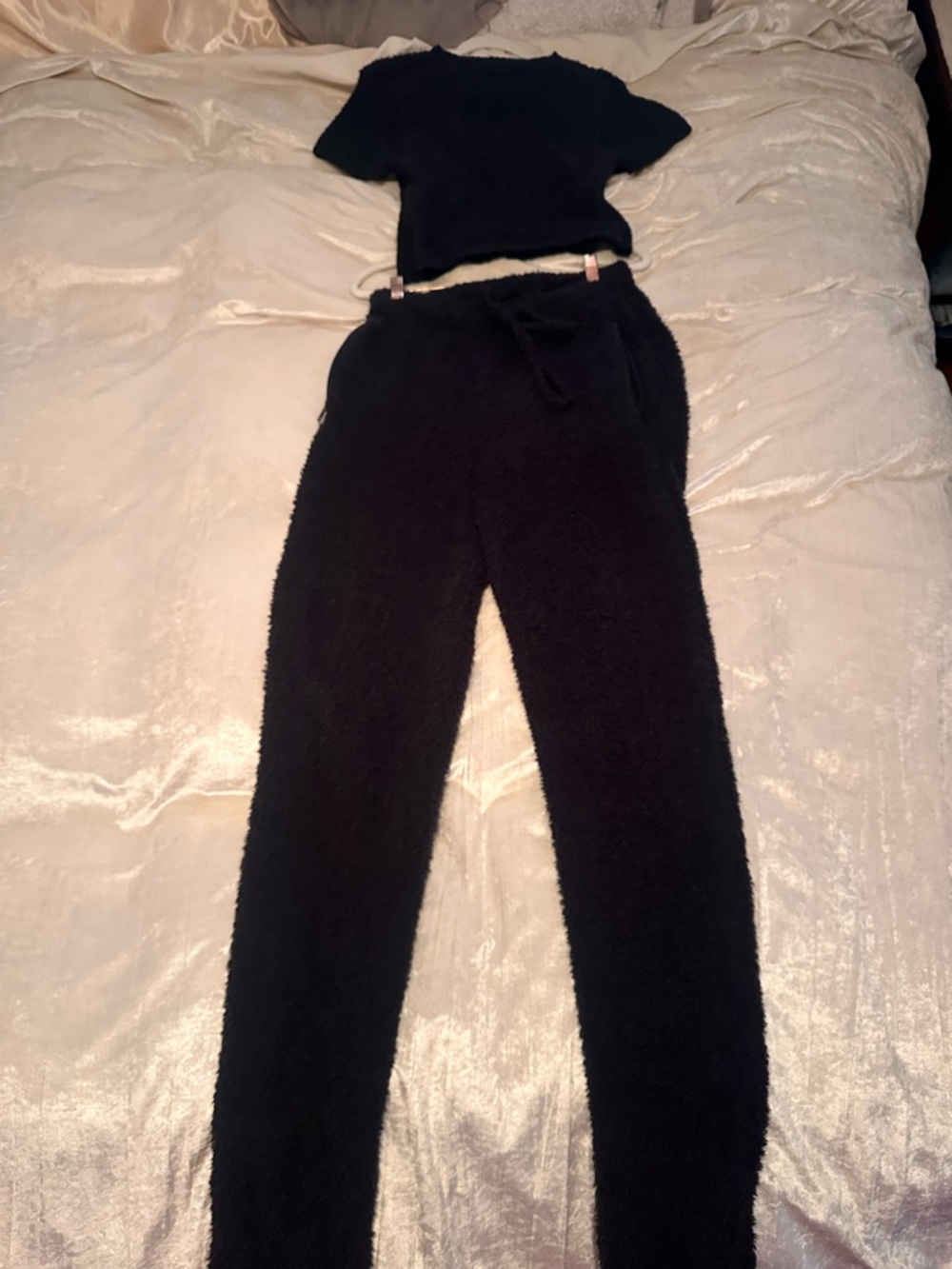 Skims cozy set. Size small/ medium with pockets black.